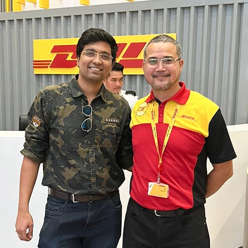 Students-Visit-DHL-Warehouse